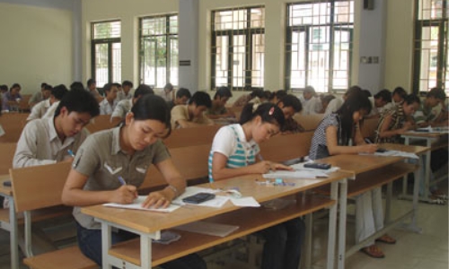 Giãn thời gian điều chỉnh học phí đại học, dạy nghề